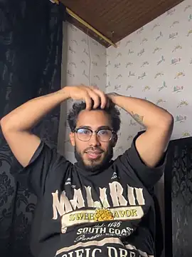 Snapshot of TU-MORENOO chatting on 09.22.25 TU-MORENOO online show from 09.22.25