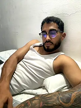 Snapshot of TU-MORENOO chatting on 11.17.25 TU-MORENOO online show from 11.17.25