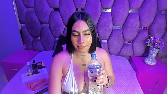 Snapshot of nikky_latin chatting on 09.25.25 nikky latin online show from 09.25.25