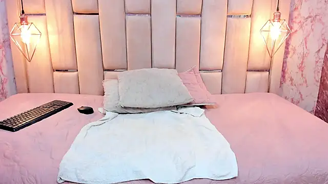 Snapshot of ALYANNA_HOT_ chatting on 09.09.25 ALYANNA HOT online show from 09.09.25