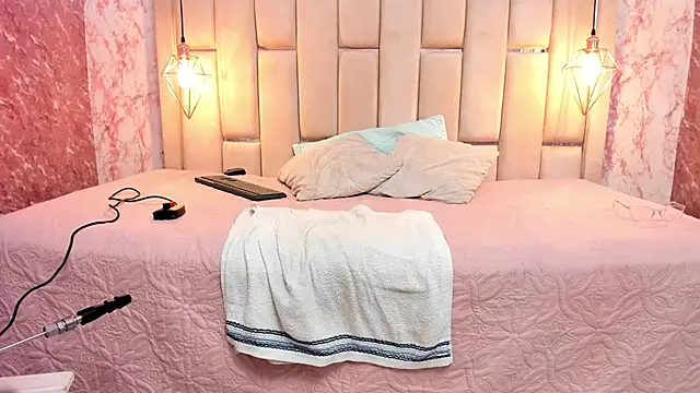 Snapshot of ALYANNA_HOT_ chatting on 09.23.25 ALYANNA HOT online show from 09.23.25