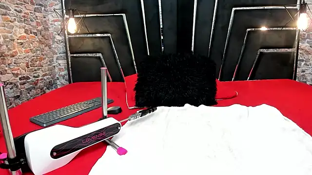 Snapshot of ALYANNA_HOT_ chatting on 10.23.25 ALYANNA HOT online show from 10.23.25