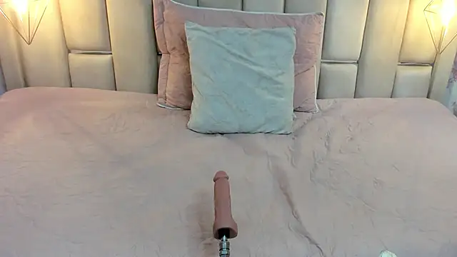 Snapshot of ALYANNA_HOT_ chatting on 10.30.25 ALYANNA HOT online show from 10.30.25