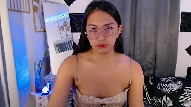 Snapshot of Chloe_cuntx chatting on 10.22.25 Chloe cuntx online show from 10.22.25