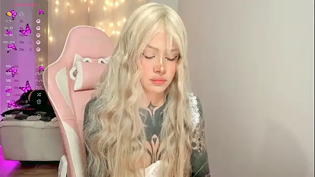 Snapshot of AlinaLukyanova chatting on 12.16.25 AlinaLukyanova online show from 12.16.25