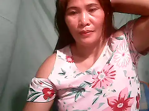 Snapshot of Juicy_69xx chatting on 09.17.25 Juicy 69xx online show from 09.17.25