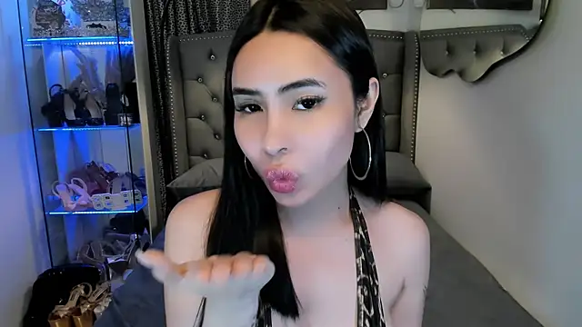 Claudia empress online show from 10.24.25