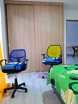 Snapshot of skinny23cm chatting on 12.04.24 skinny23cm online show from 12.04.24