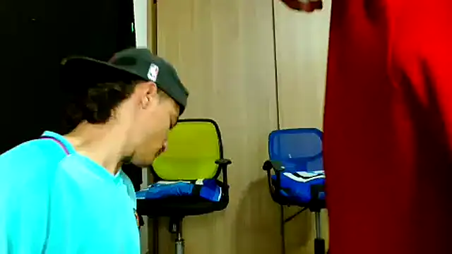 Snapshot of skinny23cm chatting on 01.24.25 skinny23cm online show from 01.24.25