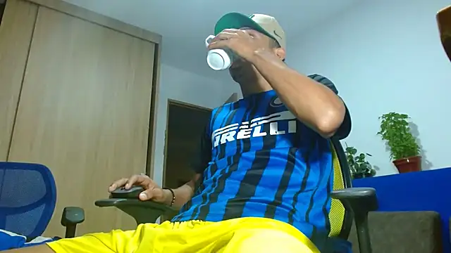 Snapshot of skinny23cm chatting on 09.16.25 skinny23cm online show from 09.16.25