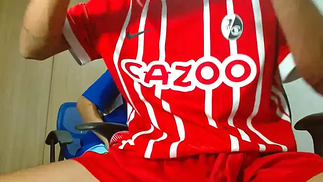 Snapshot of skinny23cm chatting on 09.23.25 skinny23cm online show from 09.23.25