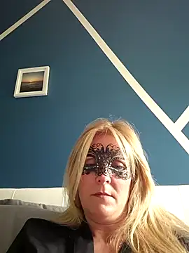 Snapshot of bellemasquer chatting on 05.18.26 bellemasquer online show from 05.18.26