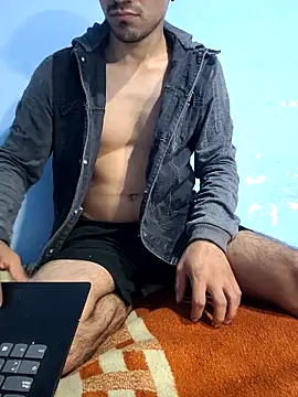 Snapshot of Mirreylatino chatting on 11.13.25 Mirreylatino online show from 11.13.25