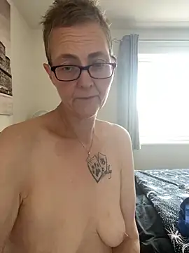 Snapshot of Curvy-Jinx chatting on 09.29.25 Curvy-Jinx online show from 09.29.25