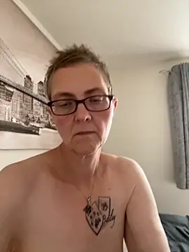 Snapshot of Curvy-Jinx chatting on 10.02.25 Curvy-Jinx online show from 10.02.25