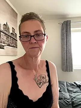 Snapshot of Curvy-Jinx chatting on 10.03.25 Curvy-Jinx online show from 10.03.25