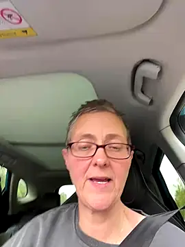 Snapshot of Curvy-Jinx chatting on 10.04.25 Curvy-Jinx online show from 10.04.25