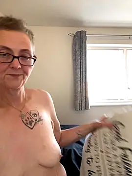 Snapshot of Curvy-Jinx chatting on 10.06.25 Curvy-Jinx online show from 10.06.25