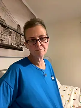 Snapshot of Curvy-Jinx chatting on 10.12.25 Curvy-Jinx online show from 10.12.25