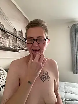 Snapshot of Curvy-Jinx chatting on 10.16.25 Curvy-Jinx online show from 10.16.25