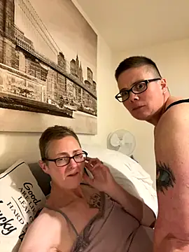 Snapshot of Curvy-Jinx chatting on 10.16.25 Curvy-Jinx online show from 10.16.25