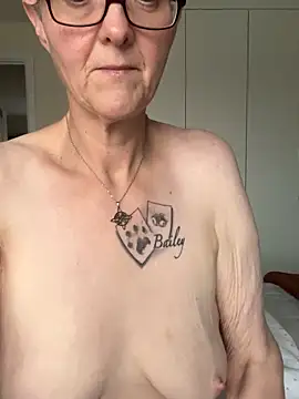 Snapshot of Curvy-Jinx chatting on 10.20.25 Curvy-Jinx online show from 10.20.25