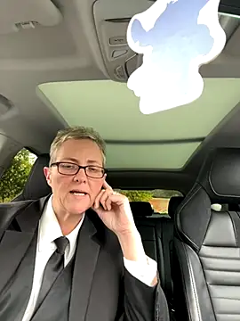 Snapshot of Curvy-Jinx chatting on 10.27.25 Curvy-Jinx online show from 10.27.25