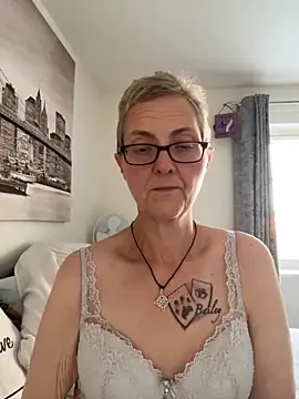 Snapshot of Curvy-Jinx chatting on 11.02.25 Curvy-Jinx online show from 11.02.25