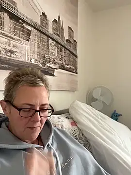 Snapshot of Curvy-Jinx chatting on 11.09.25 Curvy-Jinx online show from 11.09.25