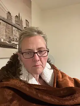 Snapshot of Curvy-Jinx chatting on 11.10.25 Curvy-Jinx online show from 11.10.25