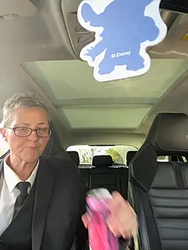 Snapshot of Curvy-Jinx chatting on 11.13.25 Curvy-Jinx online show from 11.13.25