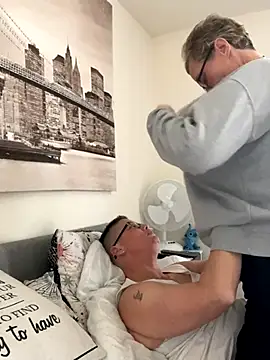 Snapshot of Curvy-Jinx chatting on 11.16.25 Curvy-Jinx online show from 11.16.25