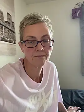 Snapshot of Curvy-Jinx chatting on 11.17.25 Curvy-Jinx online show from 11.17.25