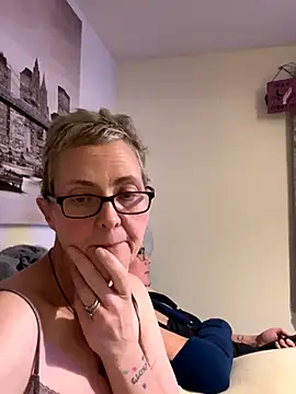 Snapshot of Curvy-Jinx chatting on 11.23.25 Curvy-Jinx online show from 11.23.25