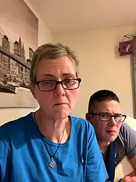 Snapshot of Curvy-Jinx chatting on 11.25.25 Curvy-Jinx online show from 11.25.25