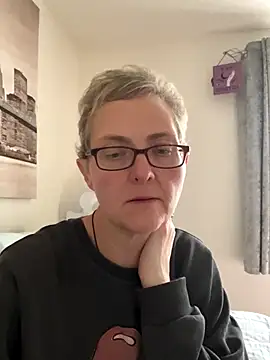 Snapshot of Curvy-Jinx chatting on 11.27.25 Curvy-Jinx online show from 11.27.25