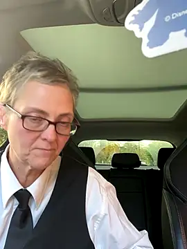 Snapshot of Curvy-Jinx chatting on 11.28.25 Curvy-Jinx online show from 11.28.25