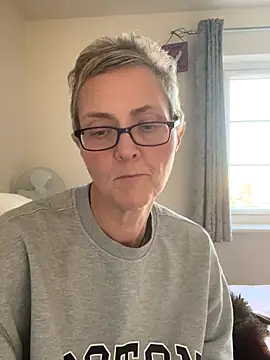 Snapshot of Curvy-Jinx chatting on 11.30.25 Curvy-Jinx online show from 11.30.25