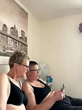 Snapshot of Curvy-Jinx chatting on 12.03.25 Curvy-Jinx online show from 12.03.25