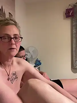 Snapshot of Curvy-Jinx chatting on 12.03.25 Curvy-Jinx online show from 12.03.25