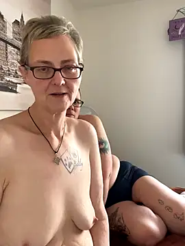 Snapshot of Curvy-Jinx chatting on 12.05.25 Curvy-Jinx online show from 12.05.25