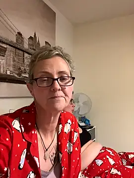 Snapshot of Curvy-Jinx chatting on 12.14.25 Curvy-Jinx online show from 12.14.25