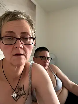 Snapshot of Curvy-Jinx chatting on 12.15.25 Curvy-Jinx online show from 12.15.25