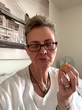 Snapshot of Curvy-Jinx chatting on 01.06.26 Curvy-Jinx online show from 01.06.26