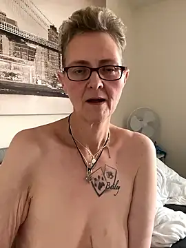 Snapshot of Curvy-Jinx chatting on 01.08.26 Curvy-Jinx online show from 01.08.26