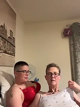 Snapshot of Curvy-Jinx chatting on 02.01.26 Curvy-Jinx online show from 02.01.26