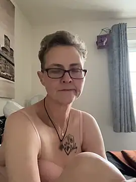 Snapshot of Curvy-Jinx chatting on 02.02.26 Curvy-Jinx online show from 02.02.26