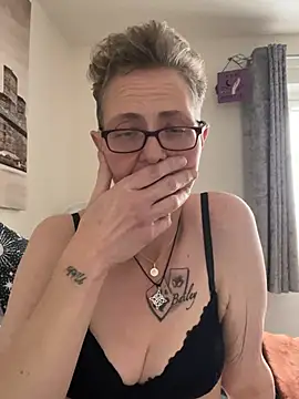 Snapshot of Curvy-Jinx chatting on 02.05.26 Curvy-Jinx online show from 02.05.26