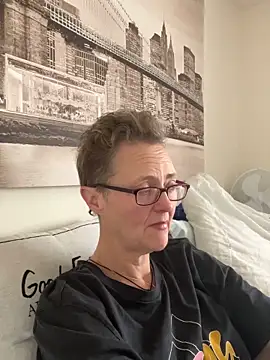 Snapshot of Curvy-Jinx chatting on 02.11.26 Curvy-Jinx online show from 02.11.26