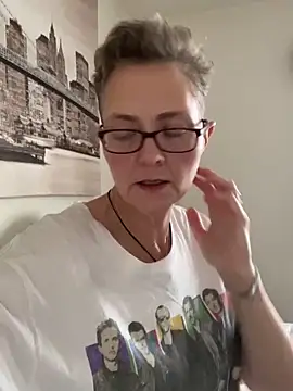 Snapshot of Curvy-Jinx chatting on 02.13.26 Curvy-Jinx online show from 02.13.26